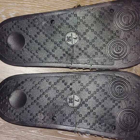 Sandals - Picture 3 of 3